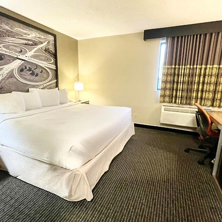 Hotel Super 8 By Wyndham St Charles à Saint Charles Extérieur photo