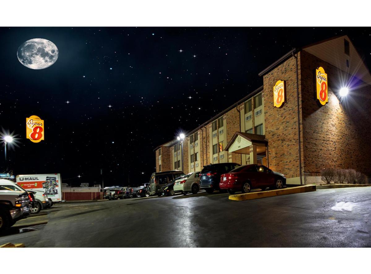 Hotel Super 8 By Wyndham St Charles à Saint Charles Extérieur photo